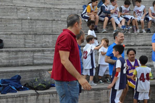 Frascino e i bimbi del MiniBasket